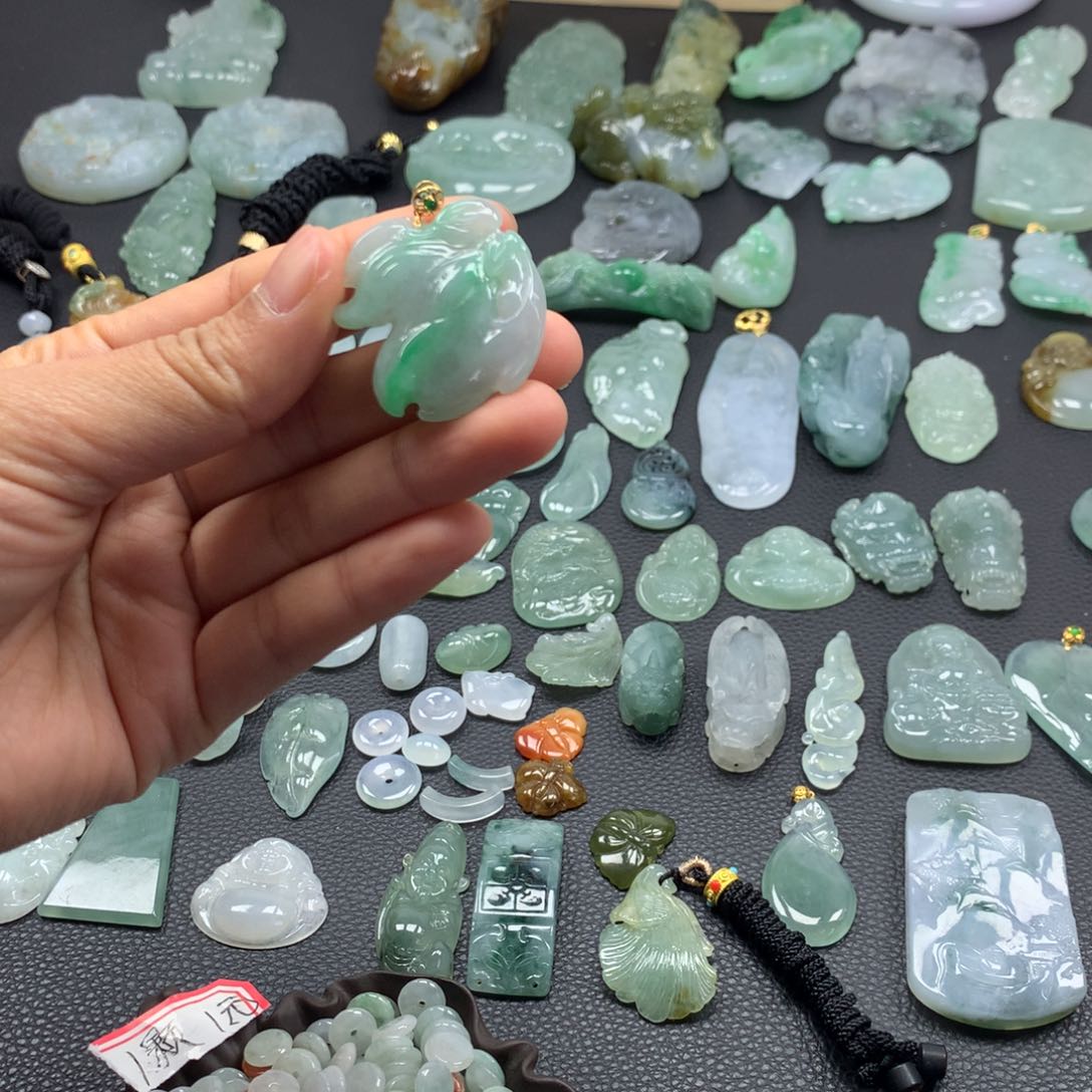 翡翠颈饰未镶嵌蝴蝶仙子