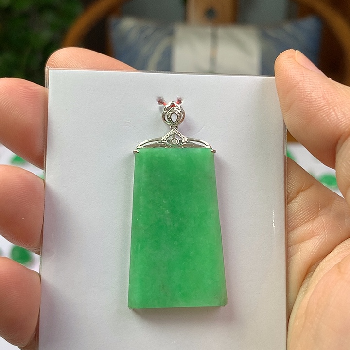 翡翠18K金镶嵌颈饰翡翠首饰