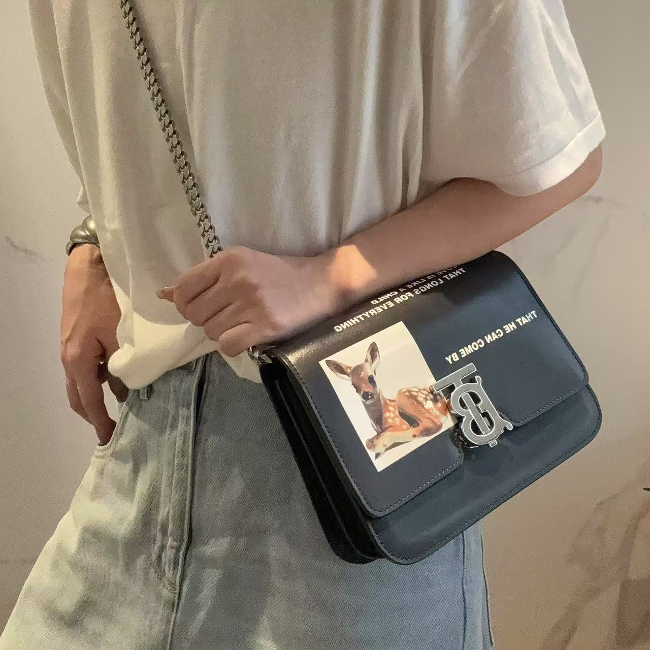 95新 BURBERRY/博柏利 【蕾】 66 0832 小鹿斜挎包