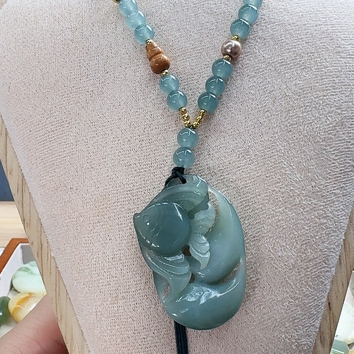 未镶嵌蛇纹石玉颈饰