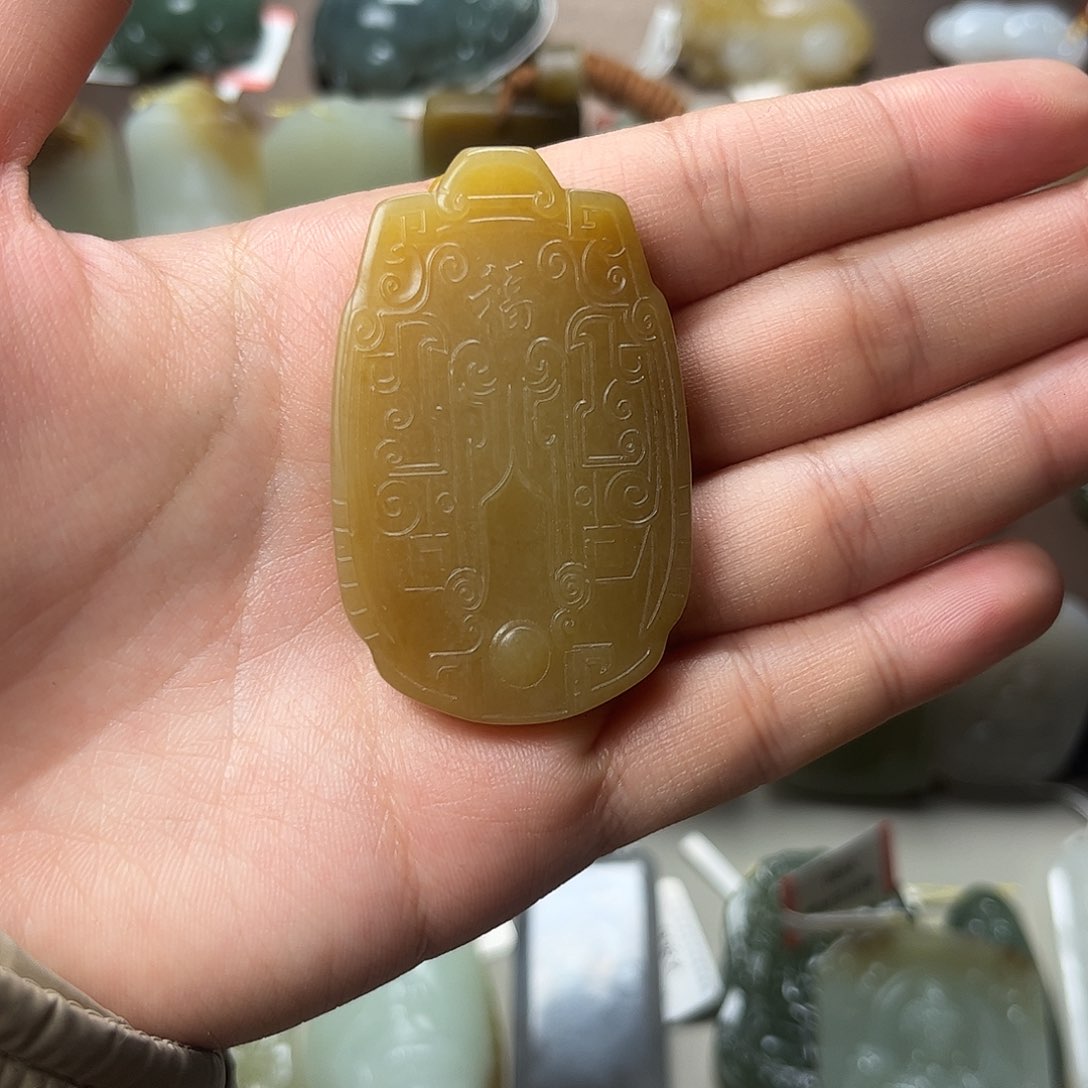 和田玉颈饰未镶嵌随***夜