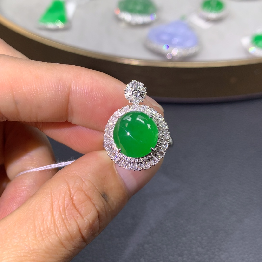 翡翠戒指18K金镶嵌翡翠