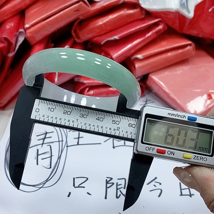 翡翠手镯未镶嵌63