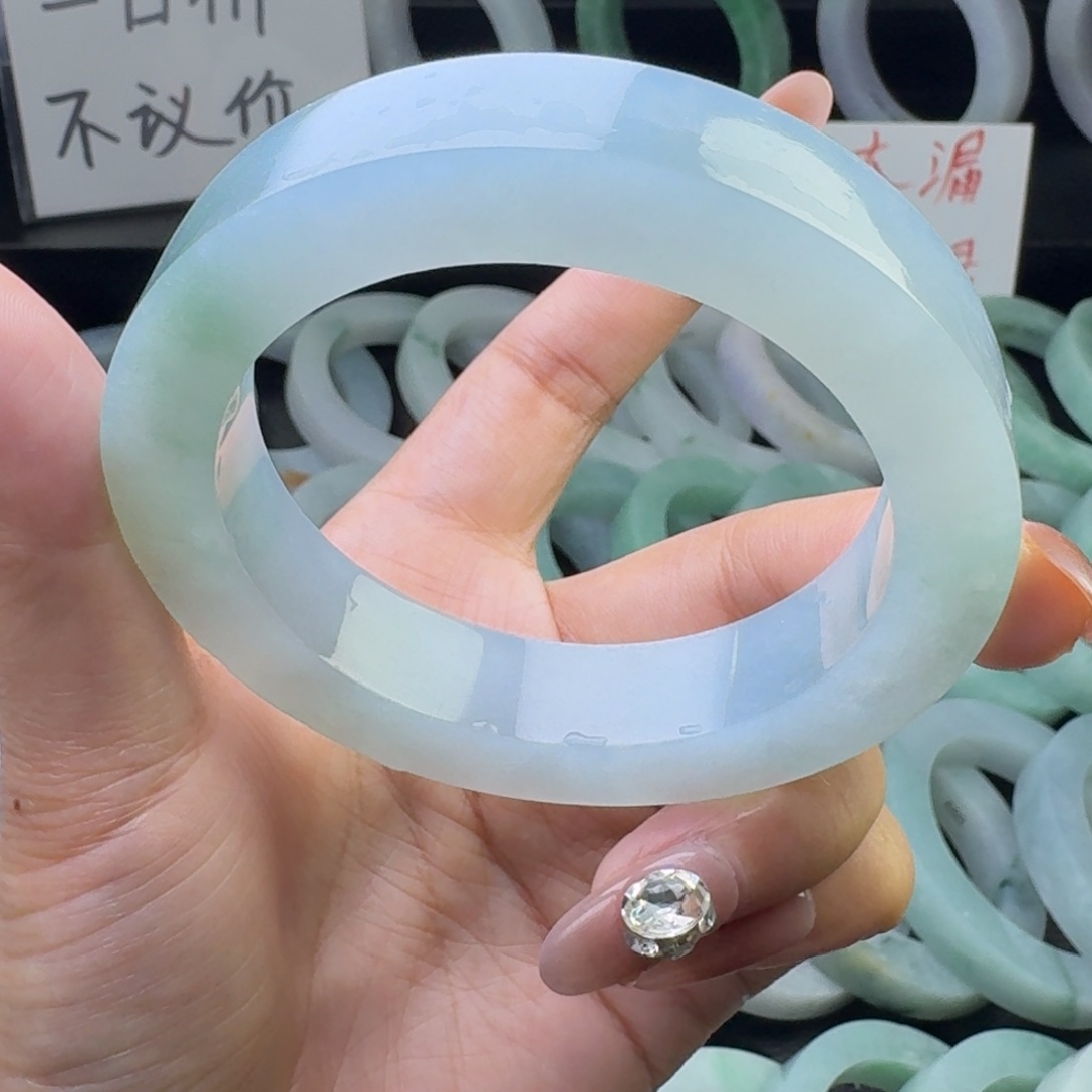 未镶嵌翡翠手镯定制翡翠
