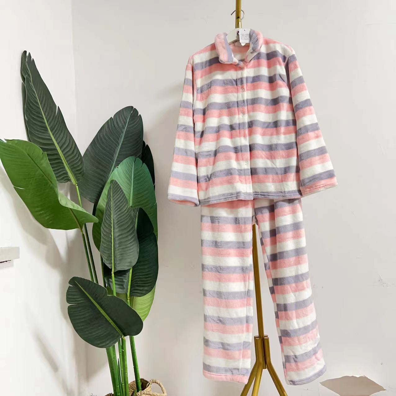 大庆仓 粉条开衫长袖家居服套装 库位V401