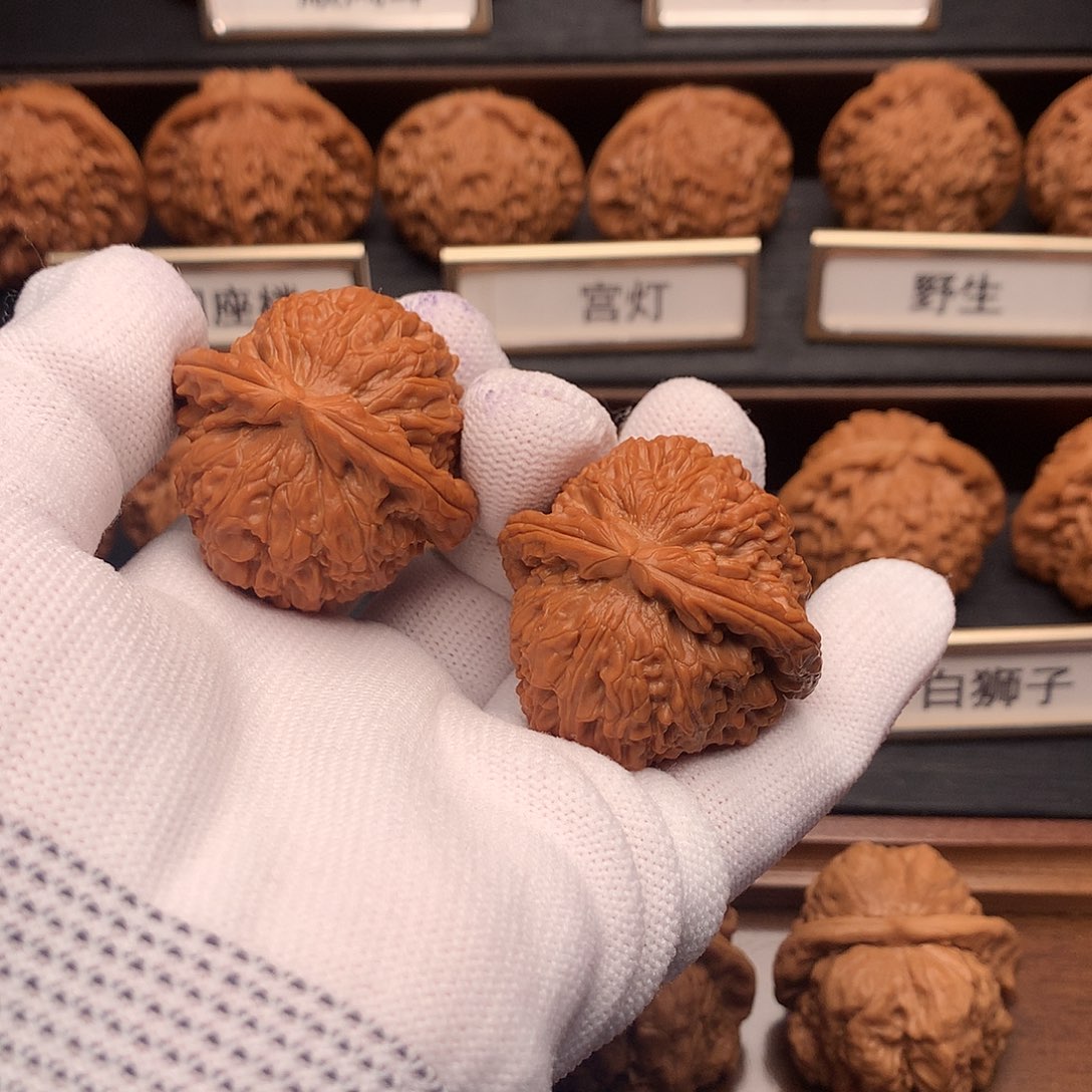 文玩核桃吊坠123号白狮子39+