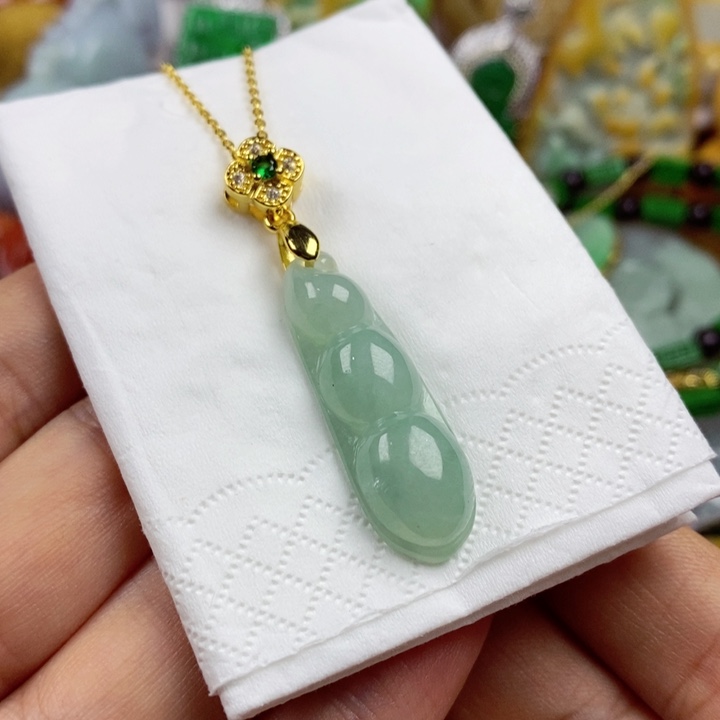 翡翠未镶嵌吊坠(赠链)