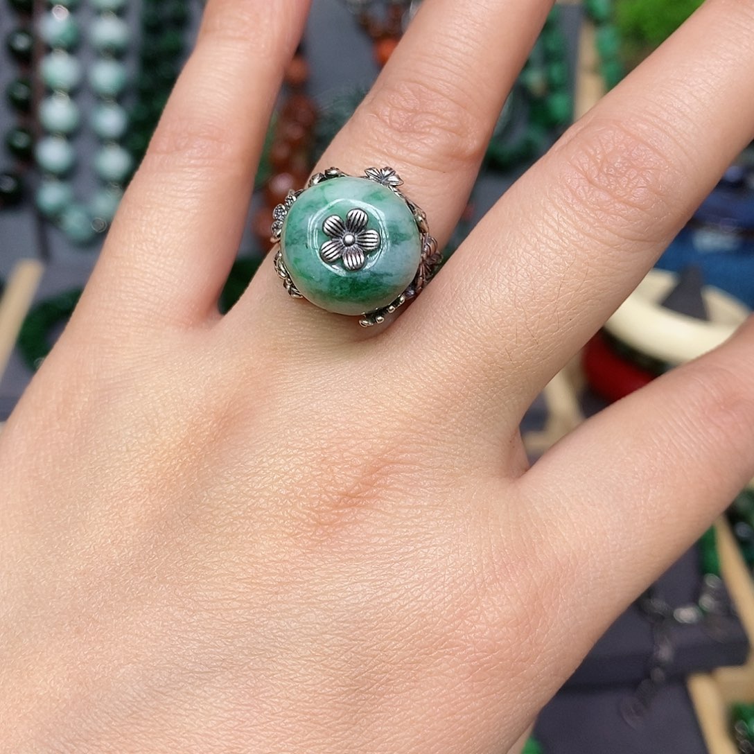 翡翠戒指银S925镶嵌漂亮美眉