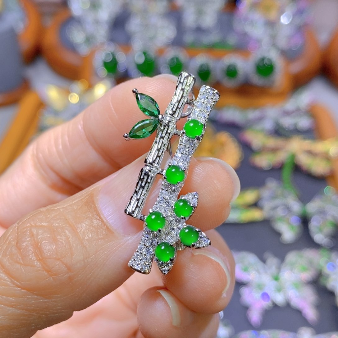 翡翠颈饰银S925镶嵌天然翡翠