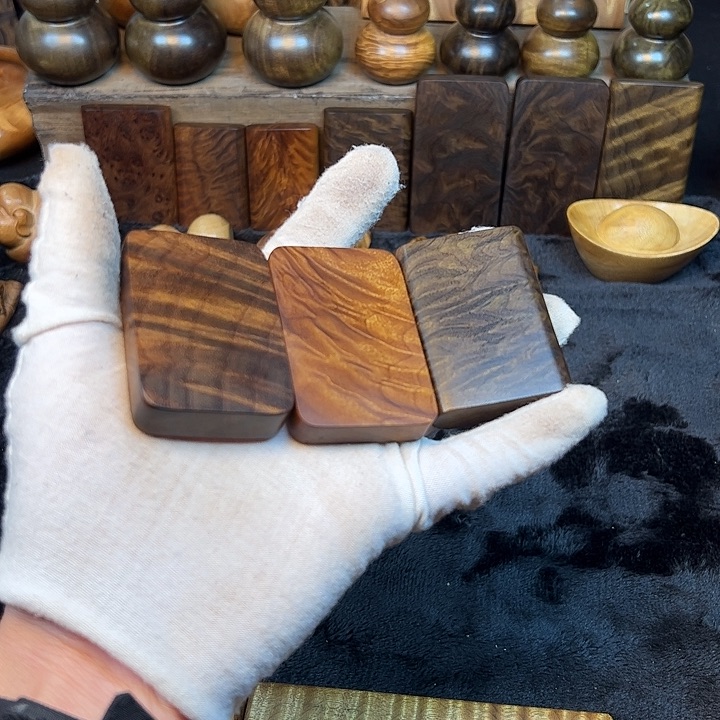 楠木没****路金丝楠木小叶