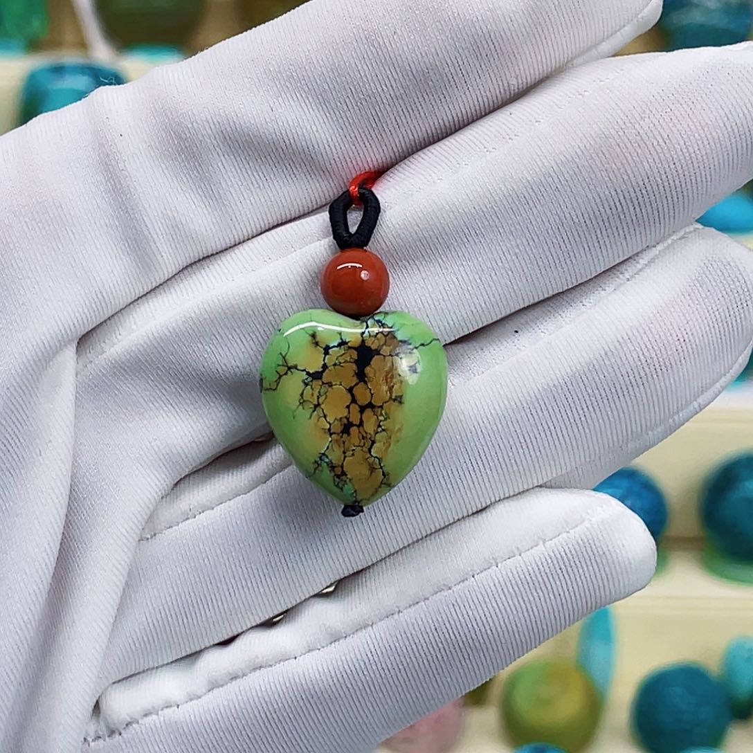 绿松石未镶嵌颈饰