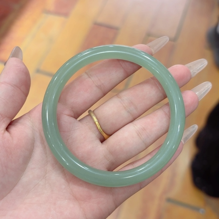 东陵石手镯未镶嵌