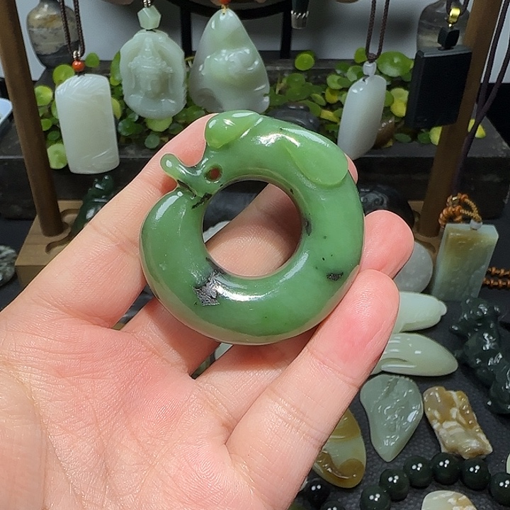 兆***丰和田玉未镶嵌把件