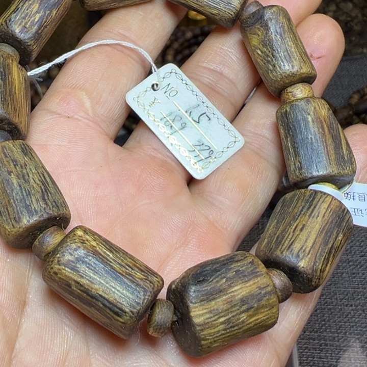 保***见沉香碎屑沉香99沉乌身18.9克