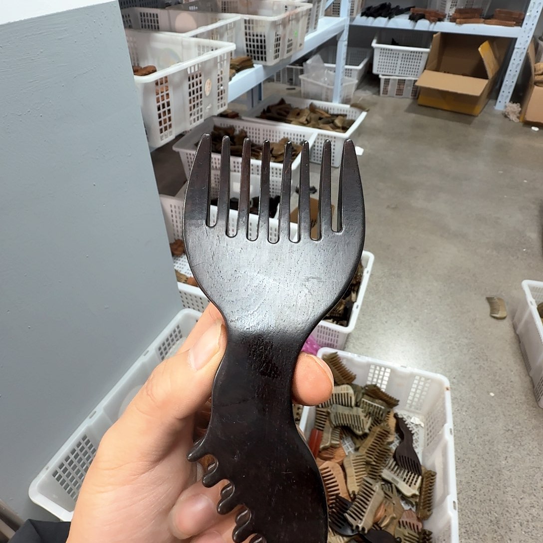 紫光檀凤凰梳子微瑕