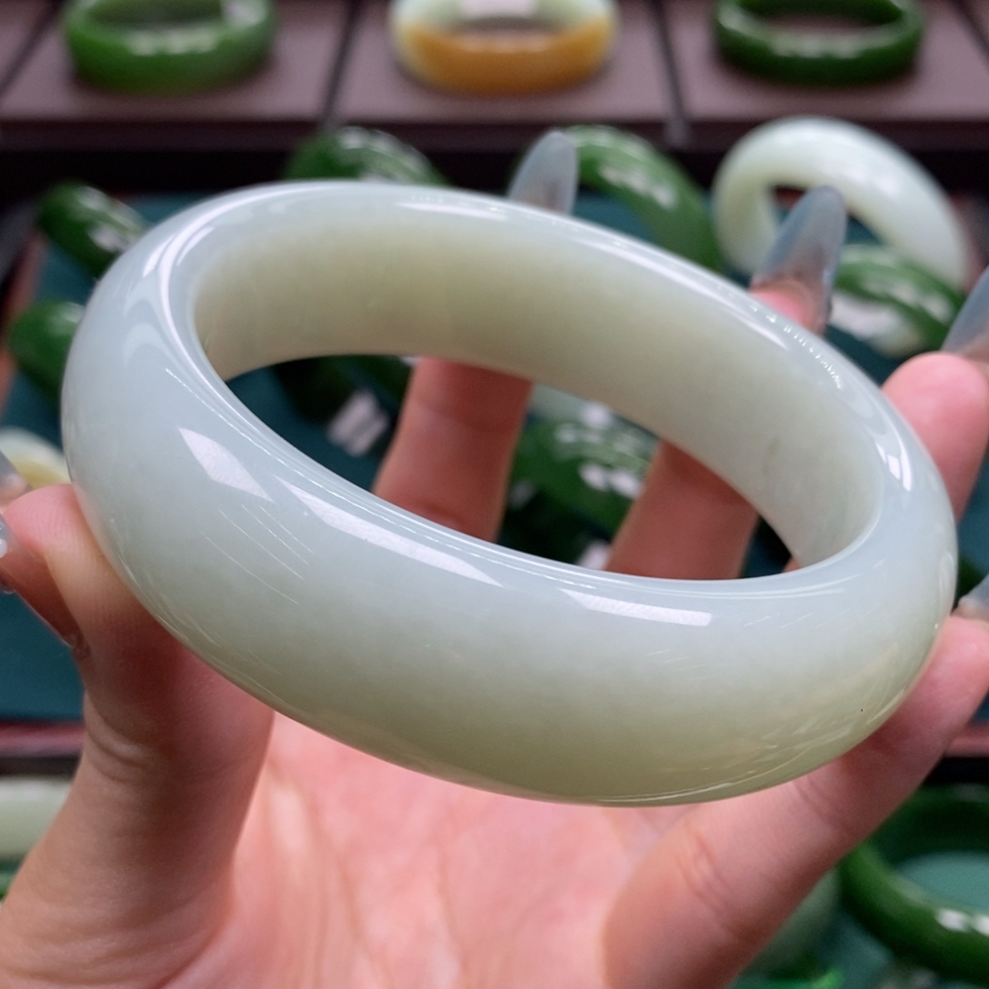 和田玉未镶嵌手镯6364