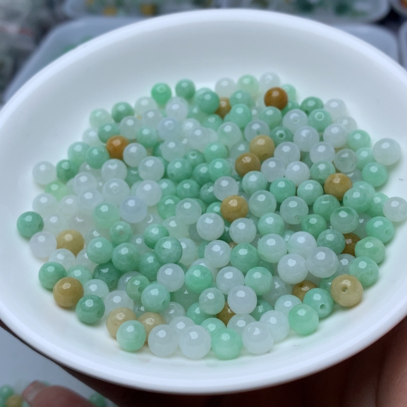 翡翠A货卡5.4mm冰三彩33颗