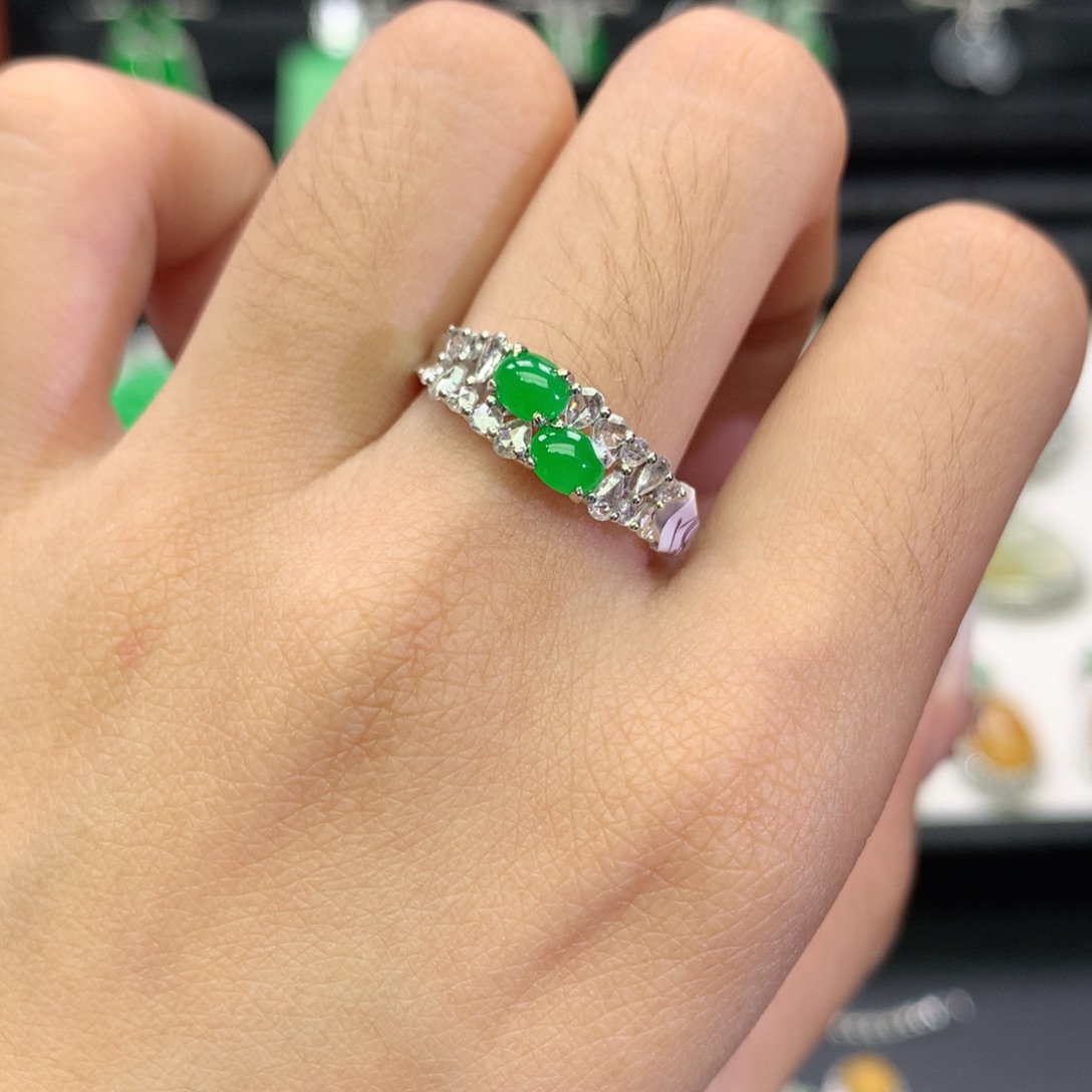 翡翠18K金镶嵌戒指