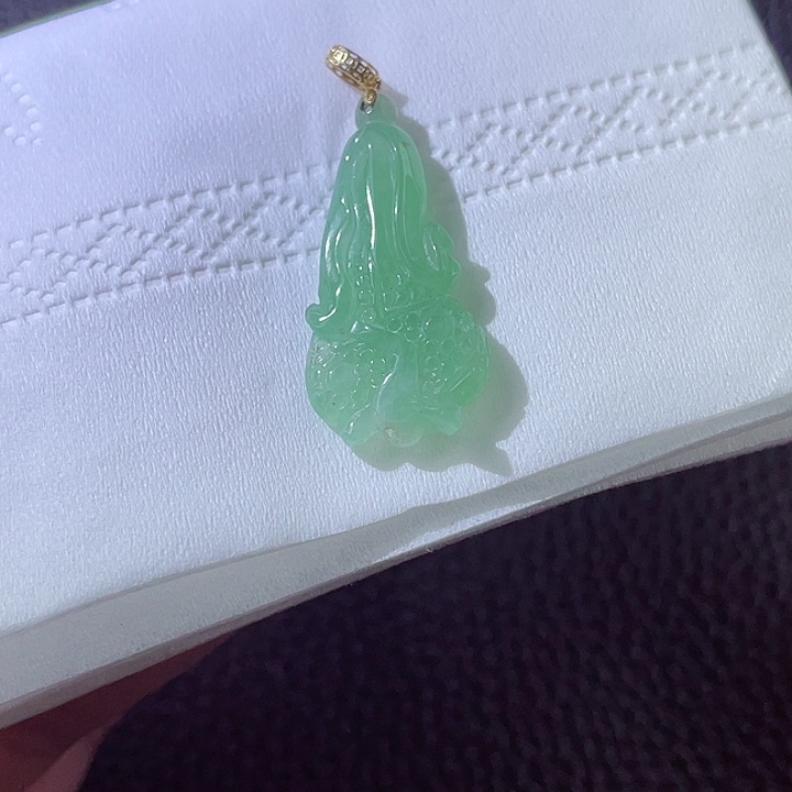 翡翠颈饰18K金镶嵌翡翠