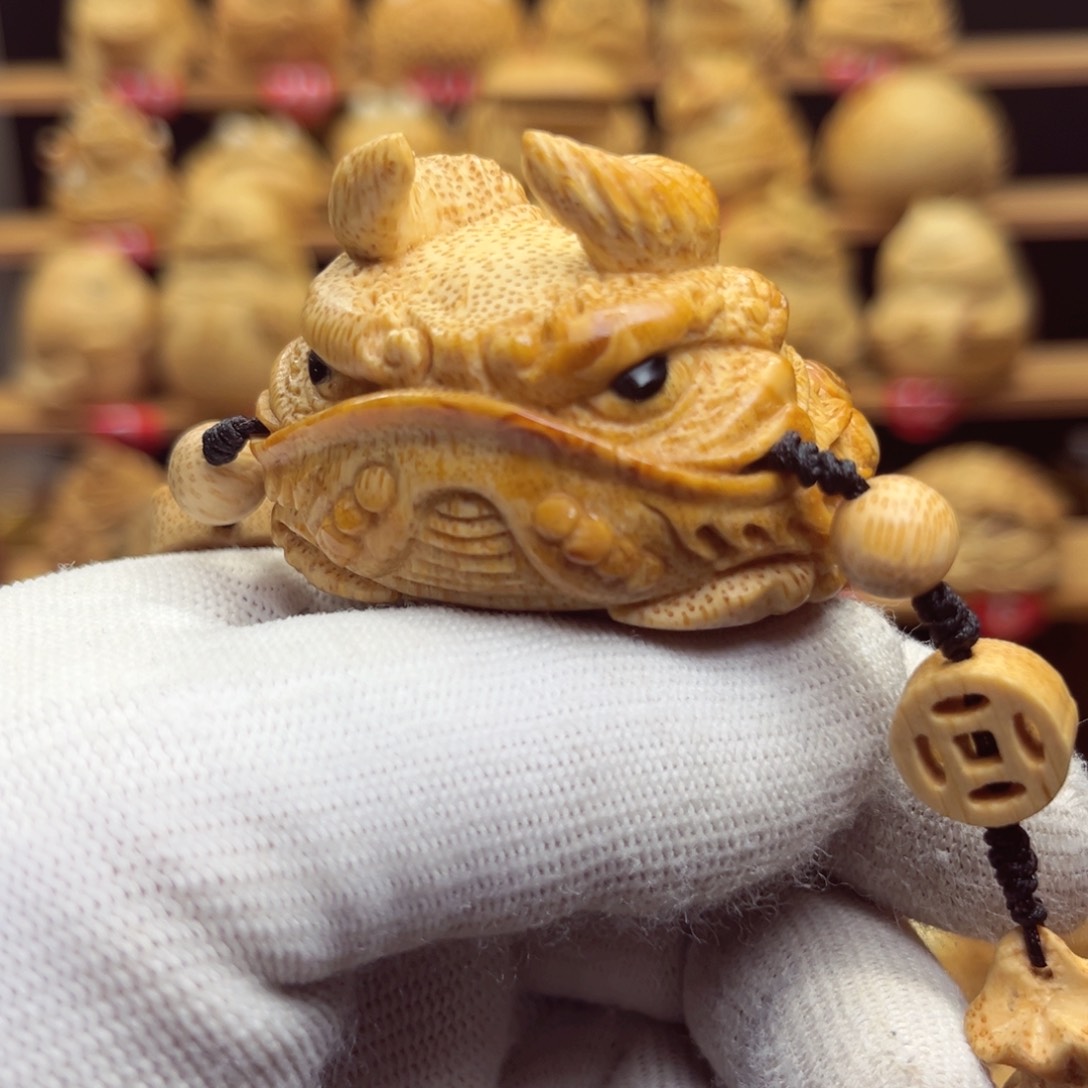 竹竹根雕金蟾手把件