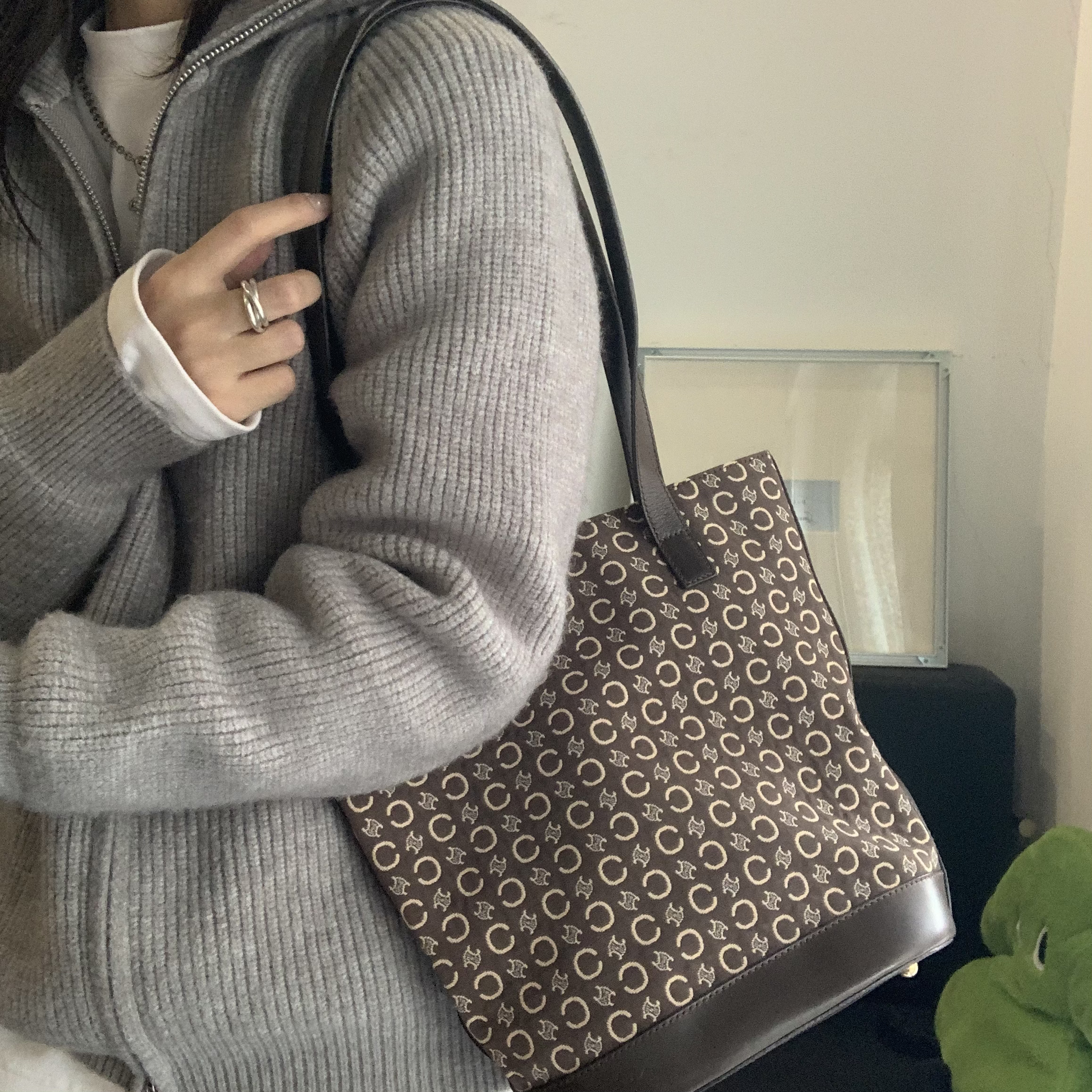 95新 Celine/思琳 0棕色帆布老花水桶包