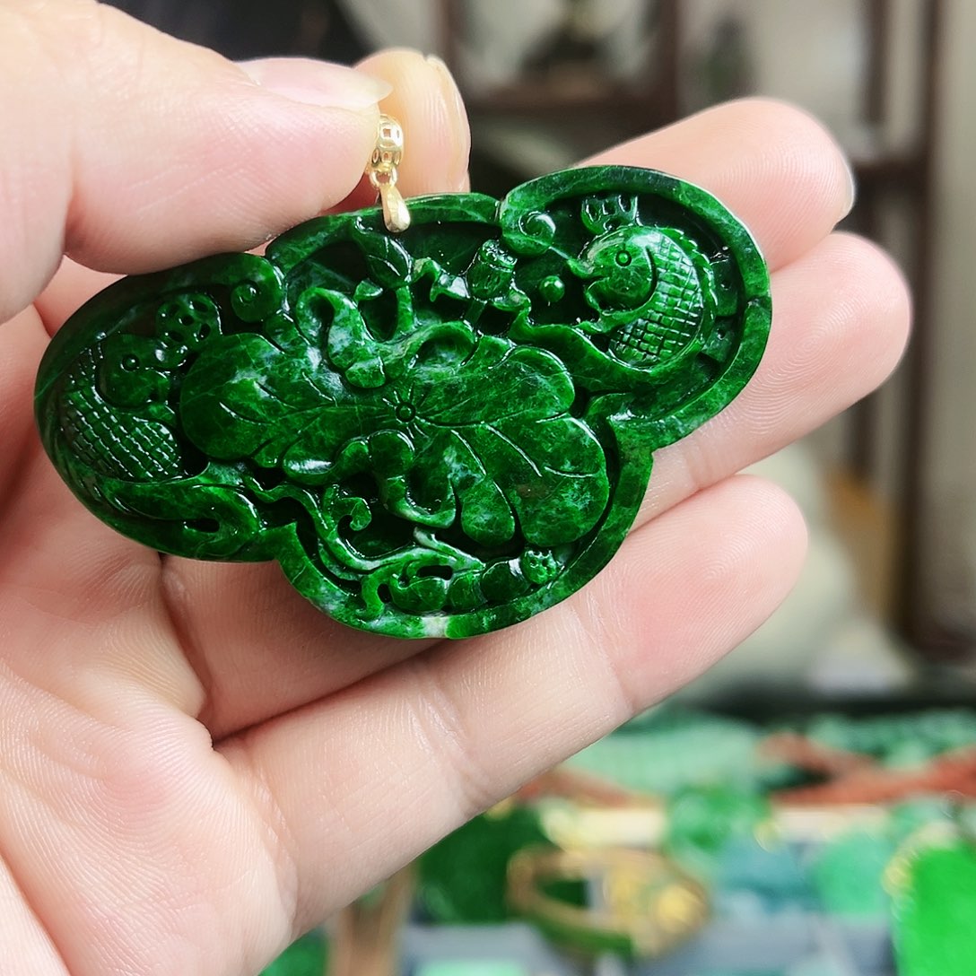 翡翠颈饰18K金镶嵌吊坠