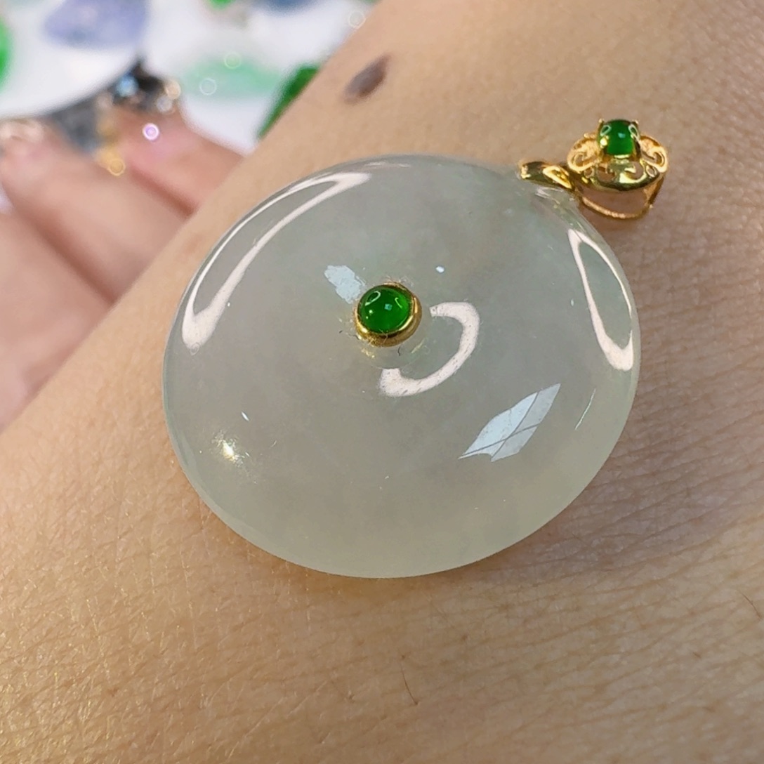 颈饰18K金镶嵌翡翠
