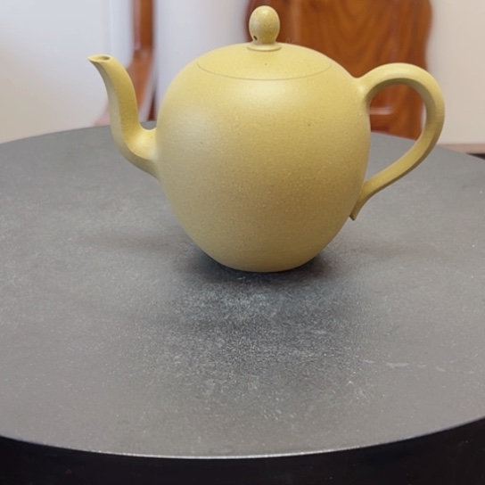 紫砂茶壶黄龙山原矿本绿半手工（200 cc）