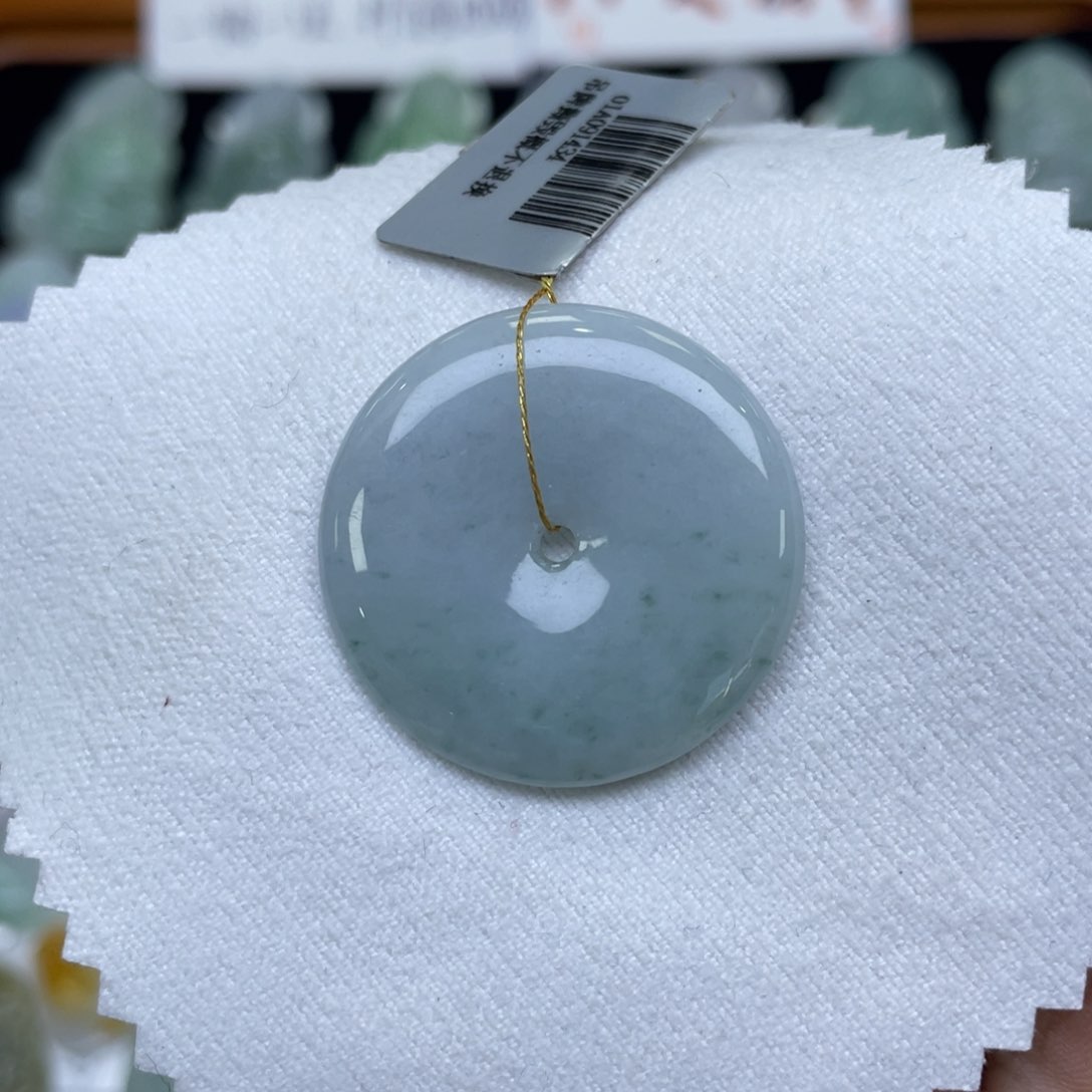 颈饰未镶嵌翡翠平安扣