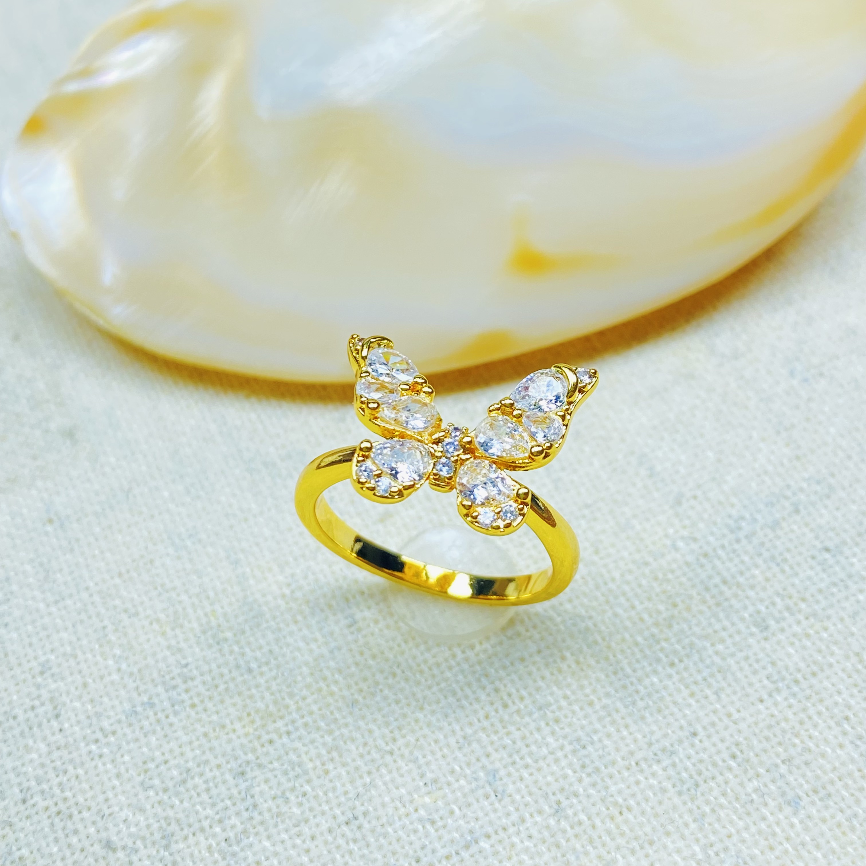 K02170经典黄色蝴蝶闭口戒指多样性发货48031