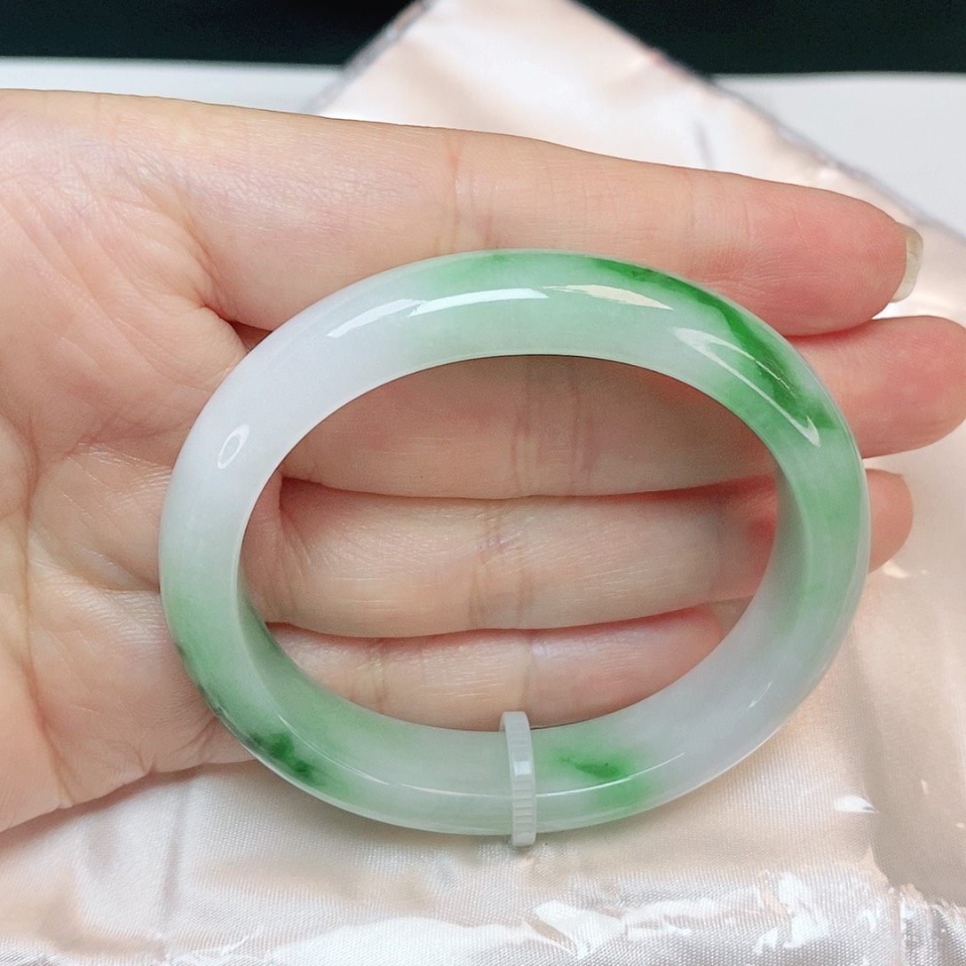 【闪购商品】翡翠手镯未镶嵌贵妃53.8