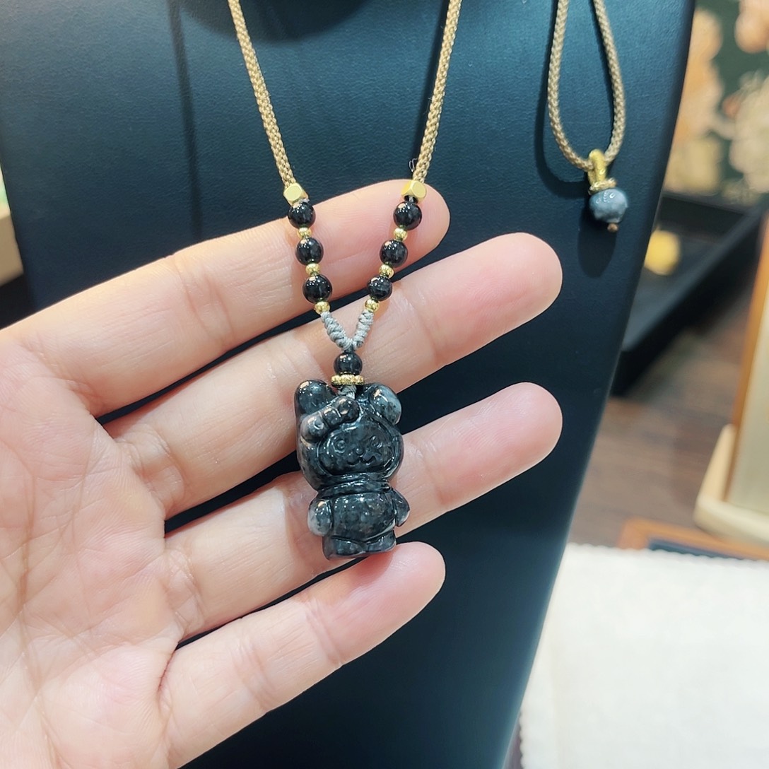 翡翠颈饰未镶嵌吊坠