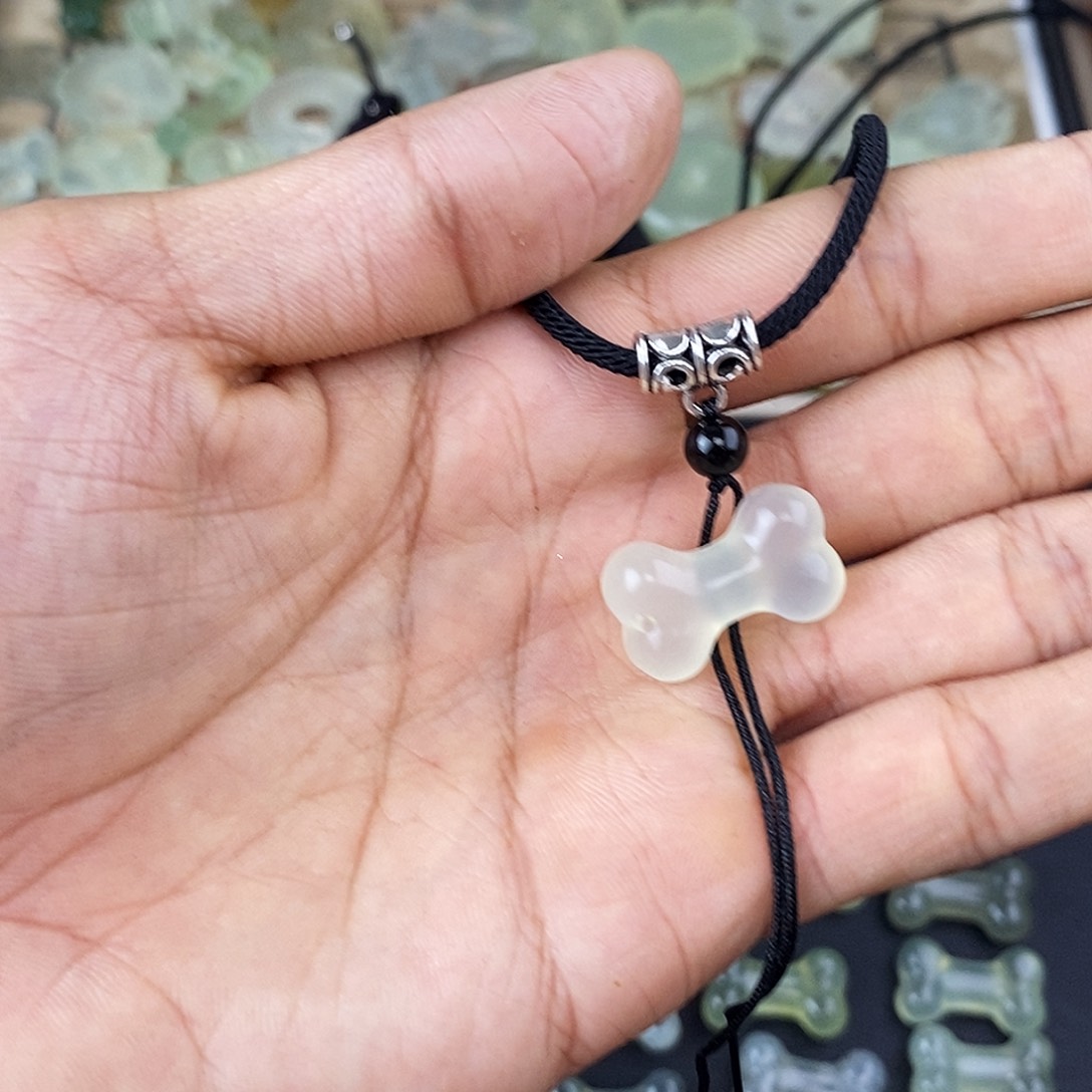 蛇纹石玉颈饰未镶嵌