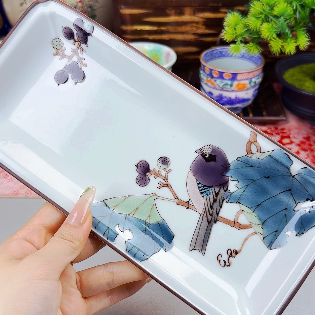 他家茶具瓷器真美！