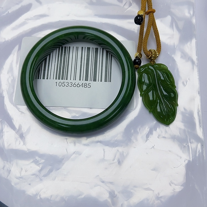 安***酱和田玉未镶嵌手镯微瑕56搭吊坠