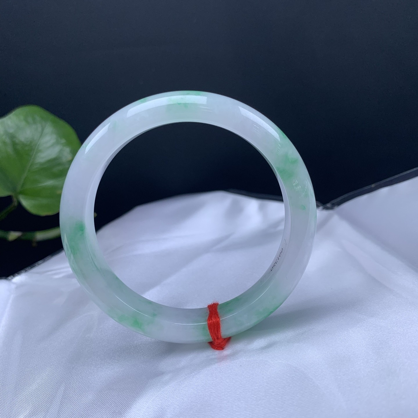 编号001350缅甸天然翡翠A货手镯飘绿花冰透