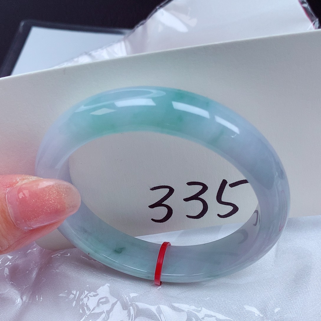 翡翠手镯未镶嵌翡翠