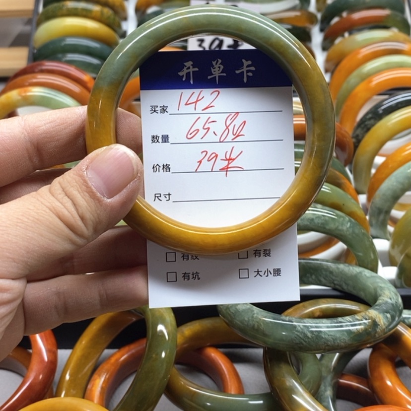 【闪购商品】蛇纹石玉手镯未镶嵌月**狐