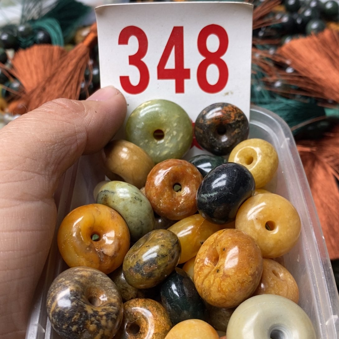 蛇纹石玉挂坠未镶嵌