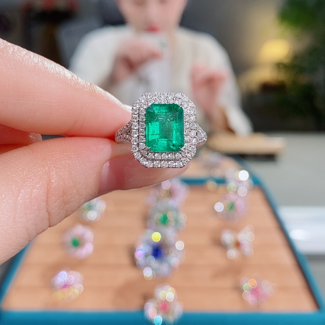 祖母绿戒指18K金镶嵌1.98ct