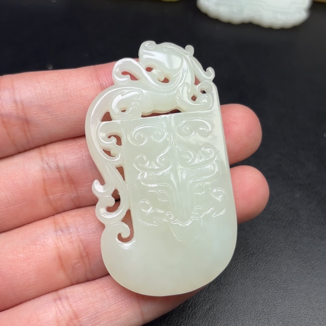 鲁***5和田玉未镶嵌挂件