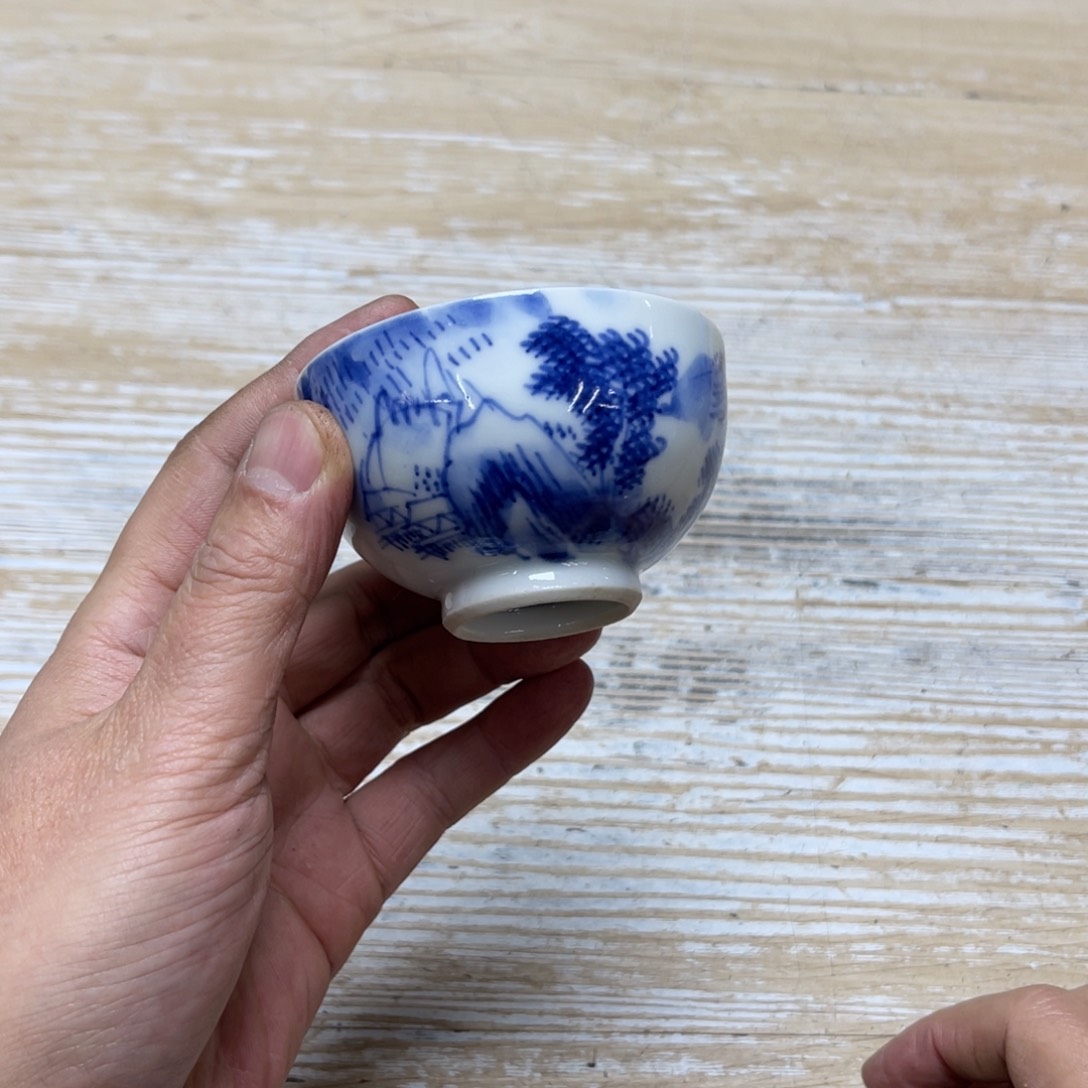 瓷片l****七密密麻麻地排列着一个