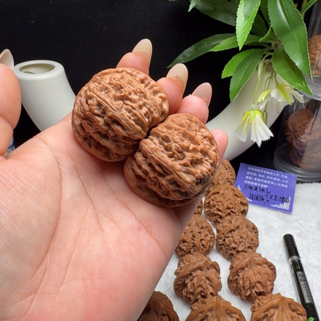 肉***子文玩核桃把件42球白