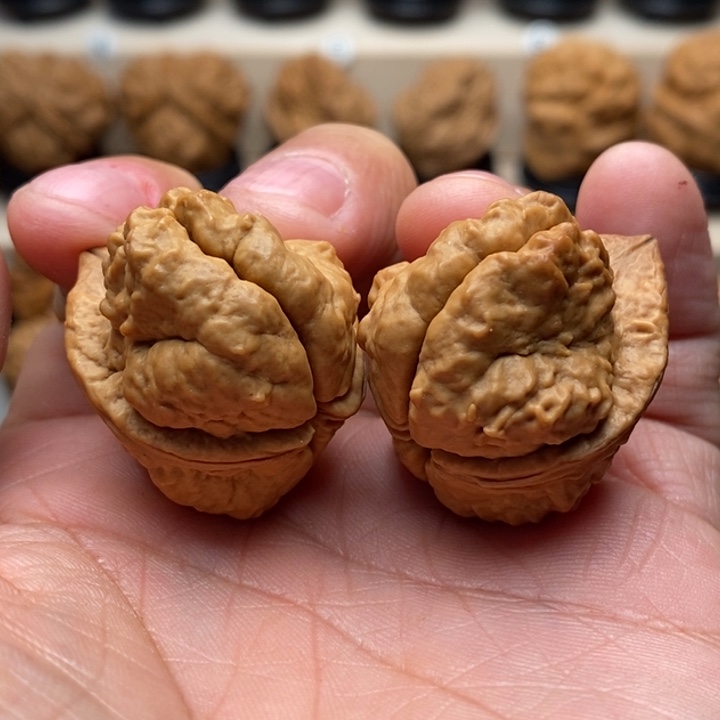 高***水文玩核桃把件………………………………