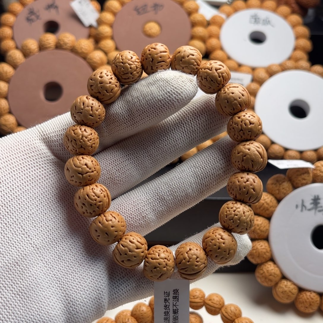 壹***.菩提籽类桃核金丹精品手串