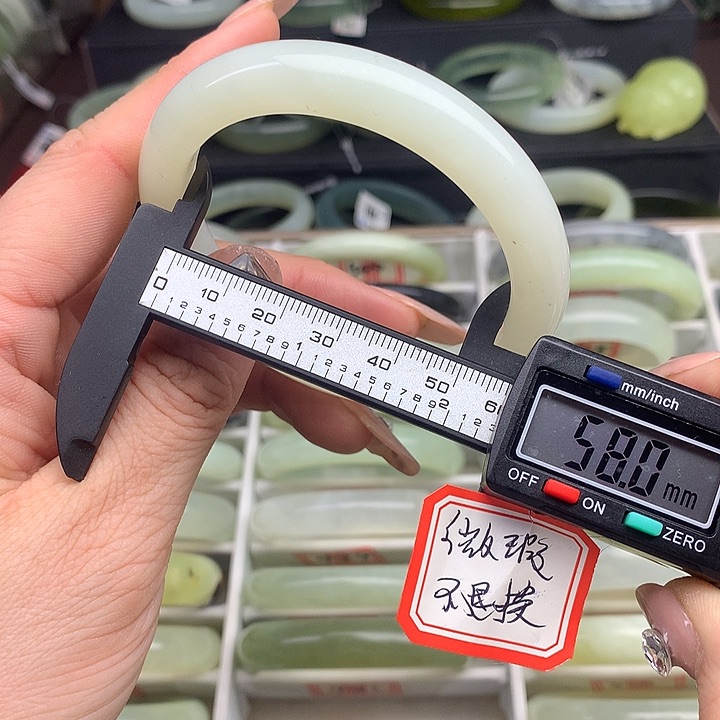 蛇纹石玉手镯未镶嵌492