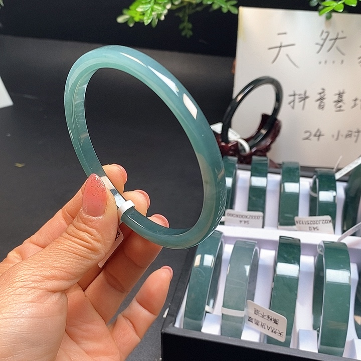 翡翠手镯未镶嵌65尺寸