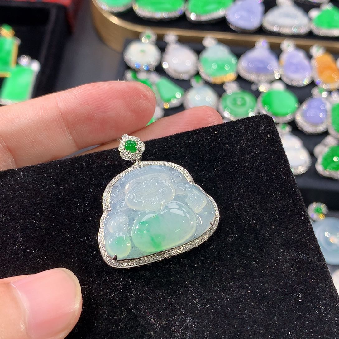 翡翠18K金镶嵌颈饰