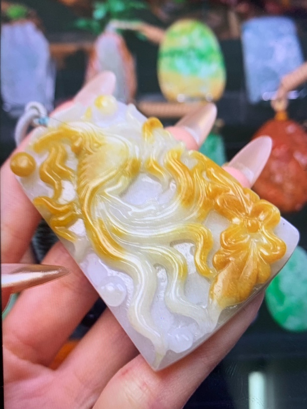 翡翠挂件毛货抛光一物一证