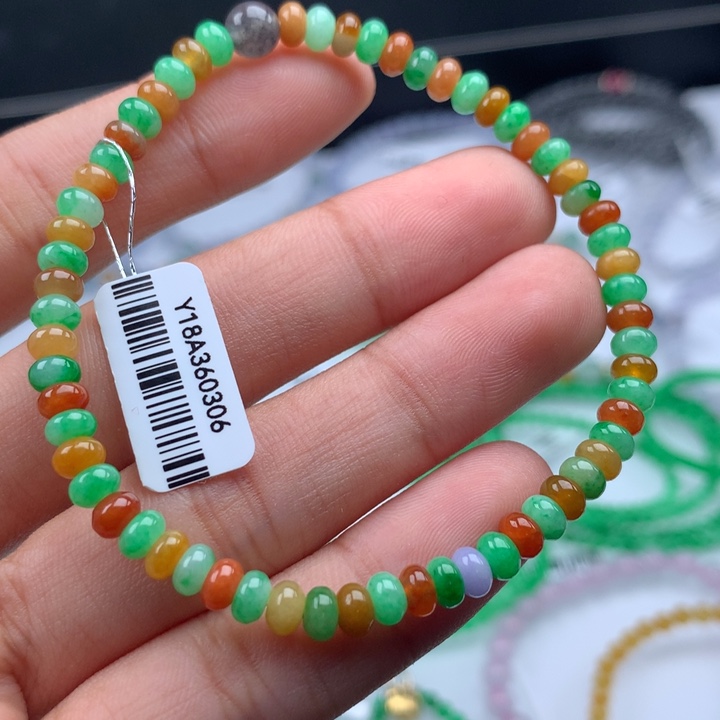 翡翠手镯未镶嵌卡